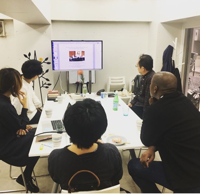 Lin Shuzhen and Japanese friends watch the live broadcast